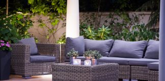 Zo realiseer je een fijn terras in jouw tuin! terras met loungeset