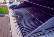 Gezellige barbecue gehad? Zo maak je hem snel schoon! barbecue schoonmaken