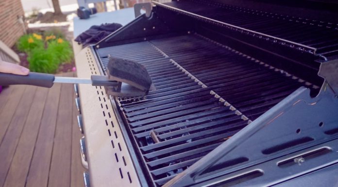 Gezellige barbecue gehad? Zo maak je hem snel schoon! barbecue schoonmaken