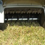Verticuteer jouw gazon in het voorjaar! gras verticuteren
