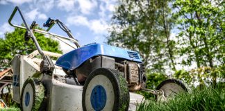 Tuinklussen: zelf uitvoeren of laten doen? grasmaaier