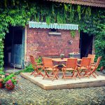 Hoe gaan je tuinmeubelen zo lang mogelijk mee? houten tuinmeubelen