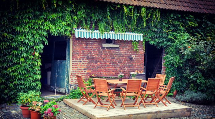 Hoe gaan je tuinmeubelen zo lang mogelijk mee? houten tuinmeubelen