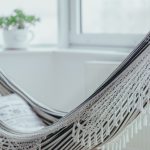 Is je tuinhuis een loze ruimte? Zonde! hangmat in tuinhuis