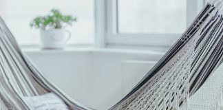 Is je tuinhuis een loze ruimte? Zonde! hangmat in tuinhuis