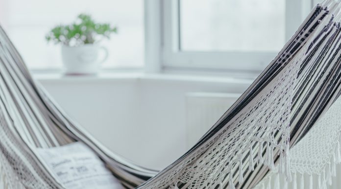 Is je tuinhuis een loze ruimte? Zonde! hangmat in tuinhuis