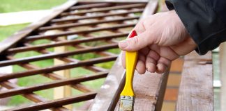 Wat is een goede Beits voor je tuinhuis of veranda? onderhoud veranda