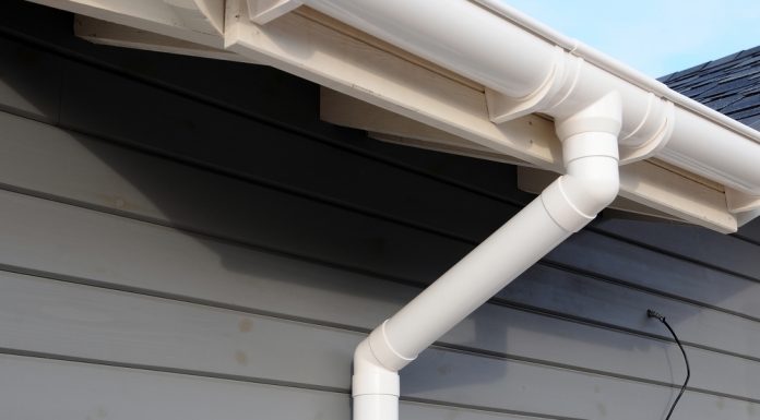 De witte regenpijp, een ware opfrisbeurt voor je tuin! witte regenpijp