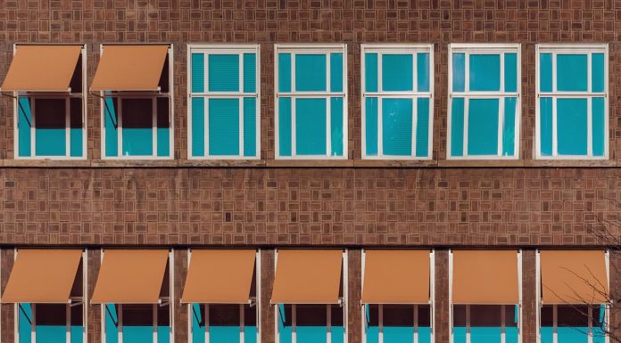 Zonneschermen kopen? Dit zijn 5 dingen waarop je moet letten zonwering